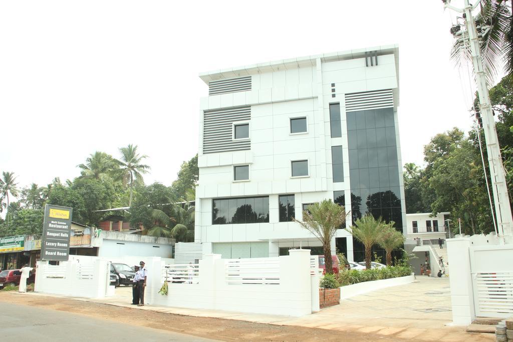 山园酒店 Pathanāmthitta 外观 照片